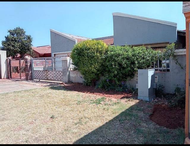 3 BEDROOM HOUSE FOR SALE IN PROTEA GLEN EXT